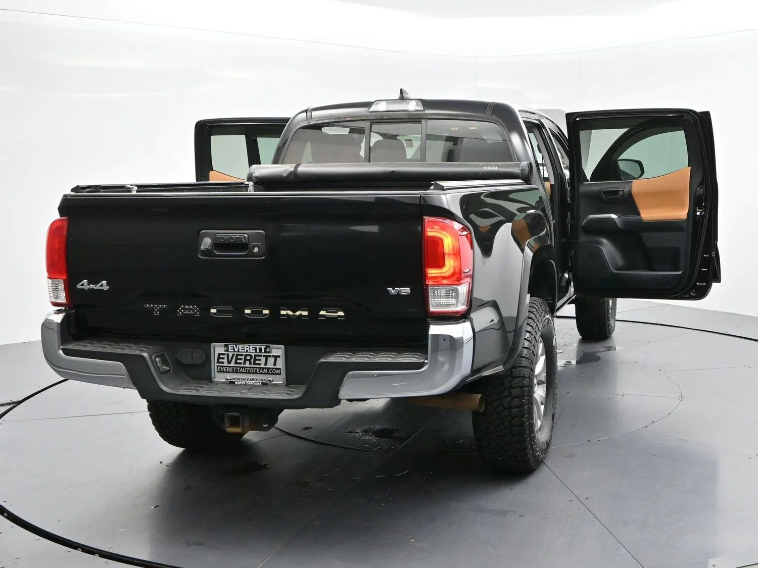 Used 2016 Black Toyota SR image 38