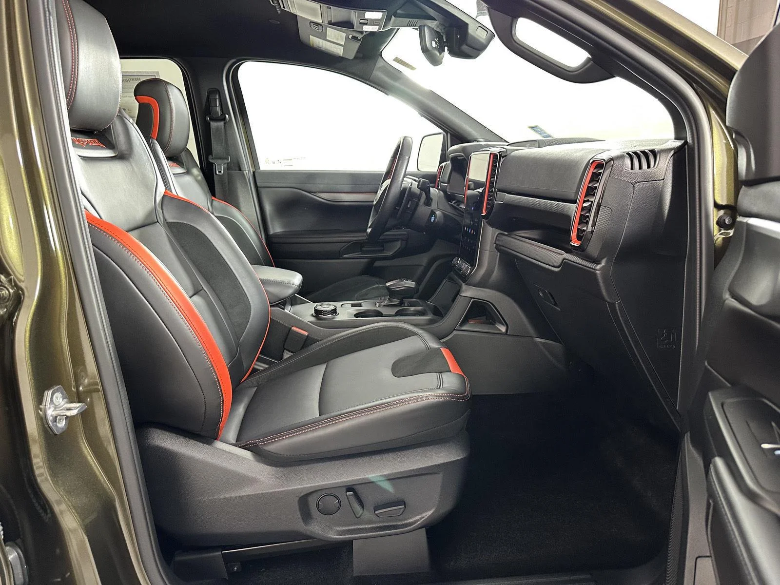 Used 2025 Shelter Green Ford Raptor image 32