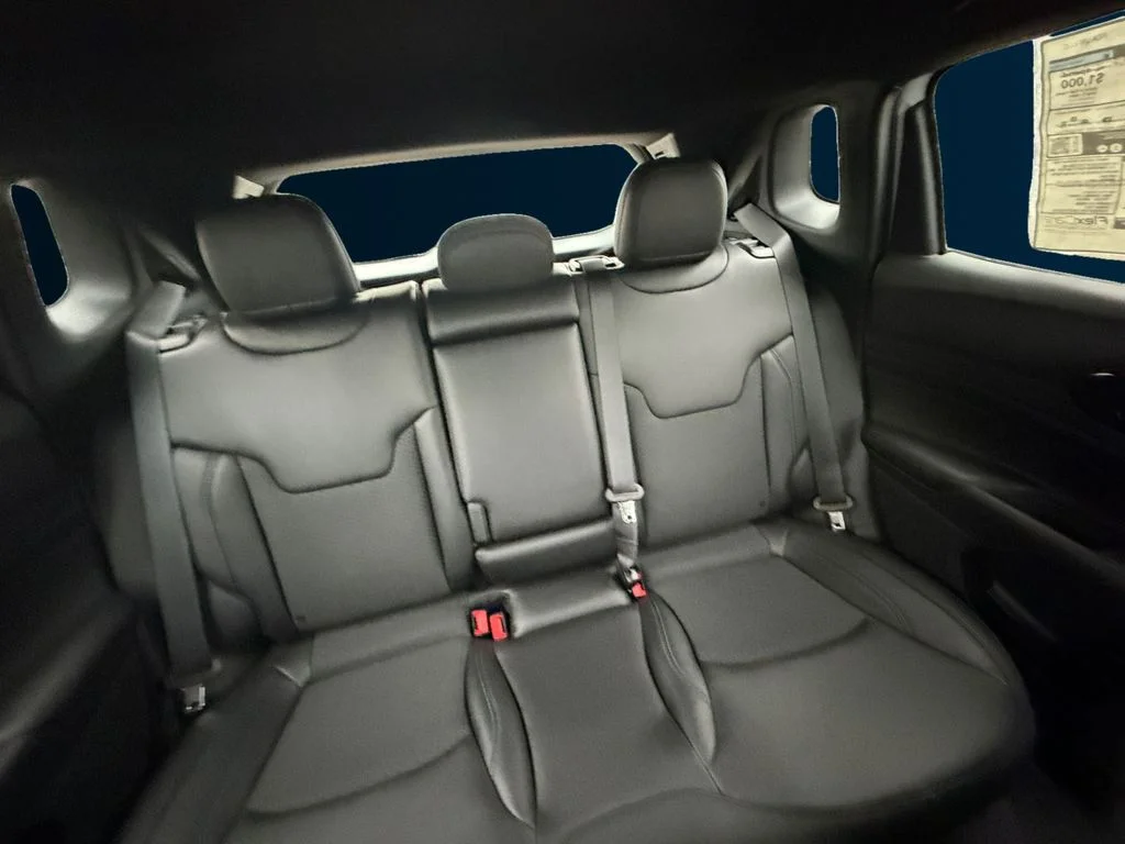 New 2026 White Jeep Latitude image 18
