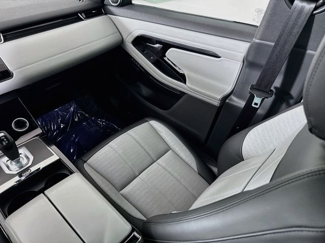 Used 2020  Land Rover R-Dynamic HSE image 25