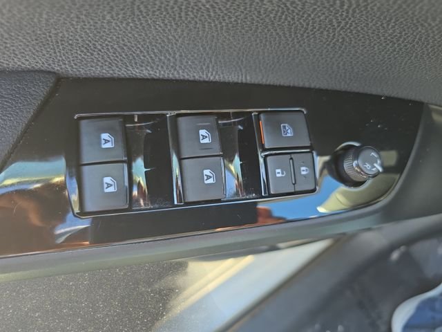 Used 2016 White Toyota Three Touring image 30