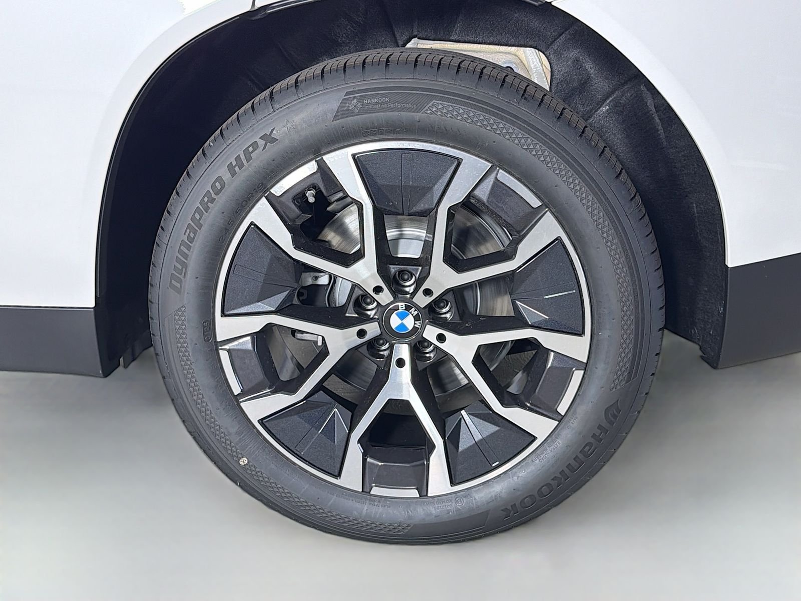 New 2026 Mineral White Metallic BMW 30 xDrive image 31