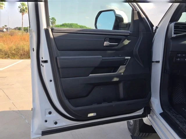 New 2026 Wind Chill Pearl Toyota Platinum image 17