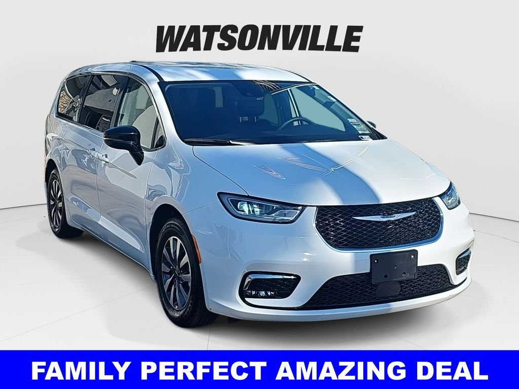 2024 Chrysler Pacifica PHEV Select