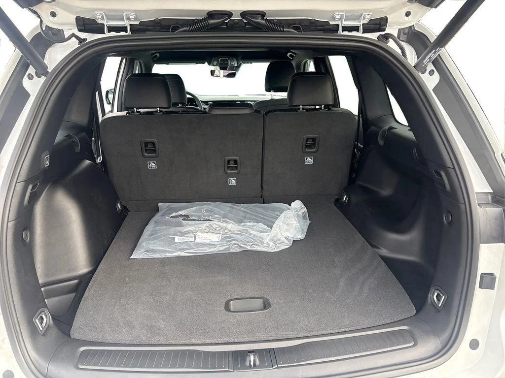 New 2026 Bright White Clearcoat Jeep Laredo Altitude image 11