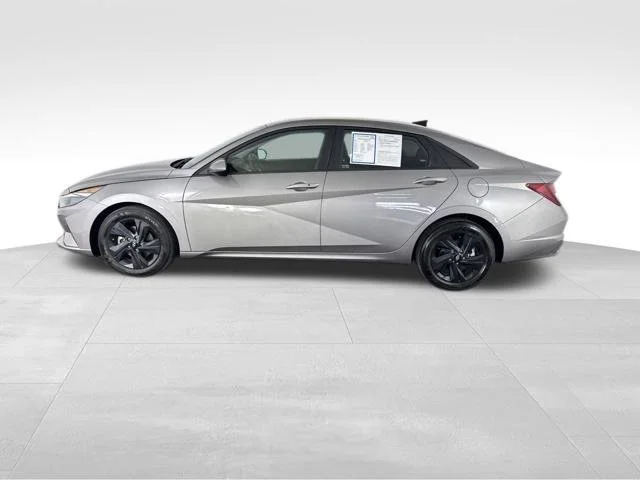 Used 2023 Silver Hyundai SEL image 8