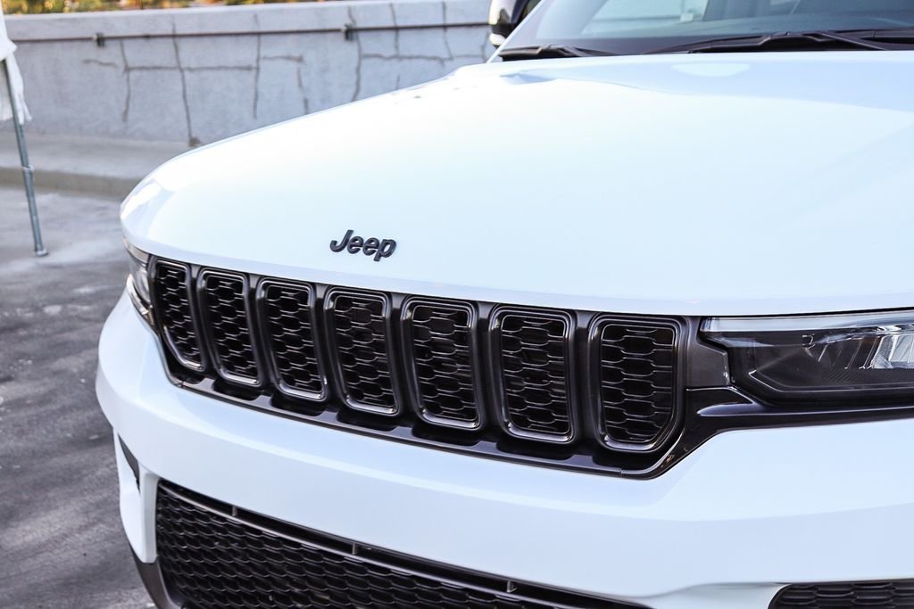 Used 2025 Bright White Clearcoat Jeep Altitude image 6