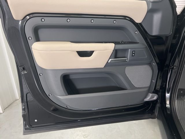 2023 Land Rover Defender S - Photo 8