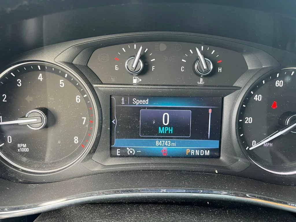 Used 2020 Black Buick Essence image 9