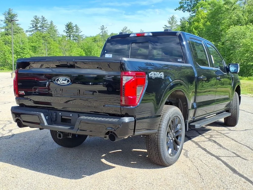 New 2026 Agate Black Metallic Ford XLT image 4