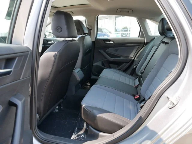 2025 Volkswagen Jetta SE - Photo 8