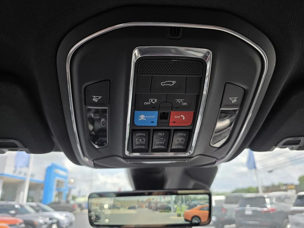 Used 2025 Baltic Gray Metallic Clearcoat Jeep Limited image 17