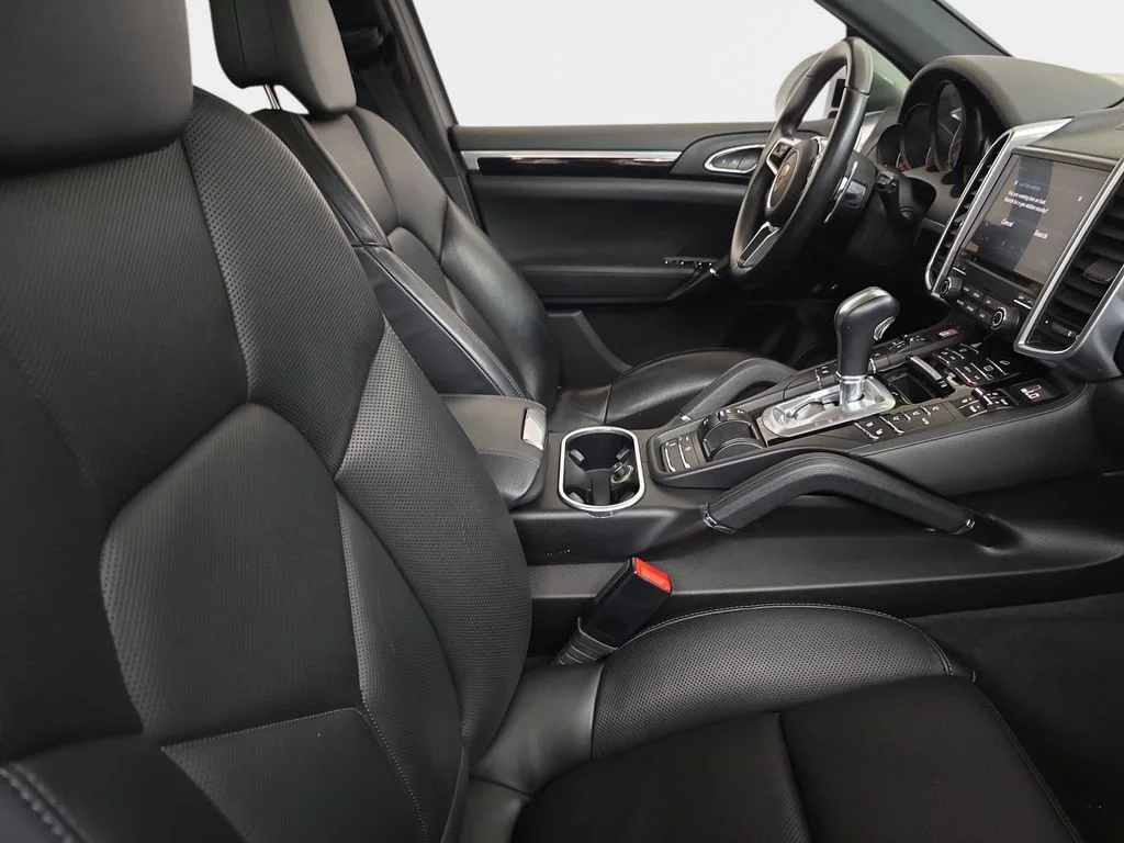 Used 2017  Porsche S image 10
