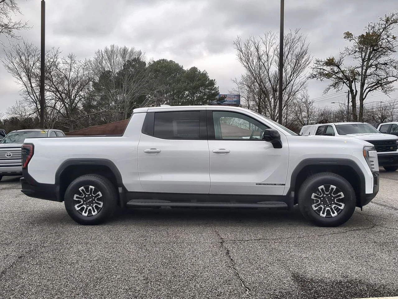 New 2026 Summit White GMC Elevation Extended Range image 9