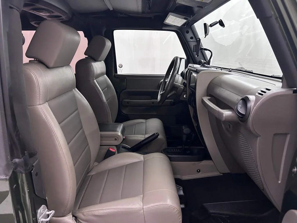 Used 2009 Green Jeep X image 15