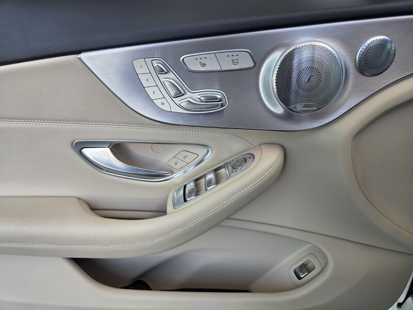 Used 2019 Polar White Mercedes-Benz C 300 image 21