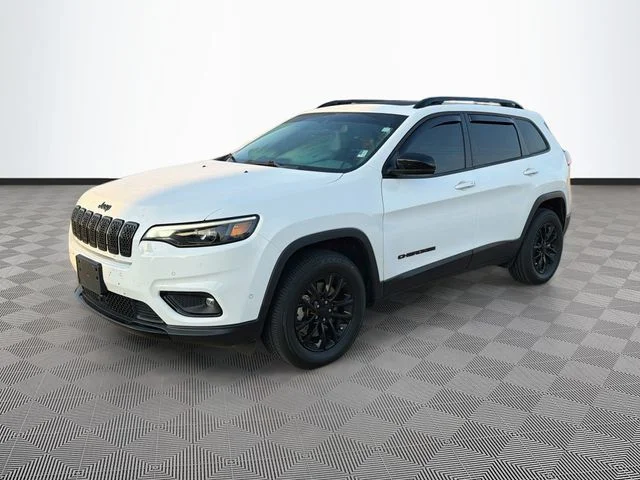 Used 2023 White Jeep Altitude image 3