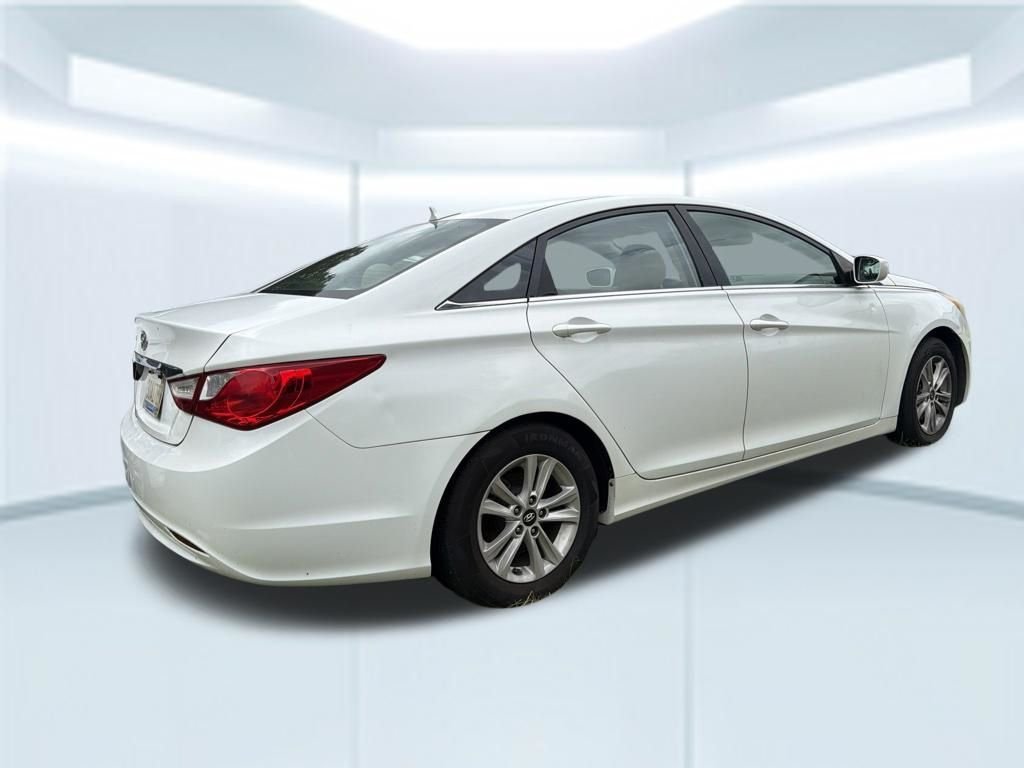 Used 2012 White Hyundai GLS image 7