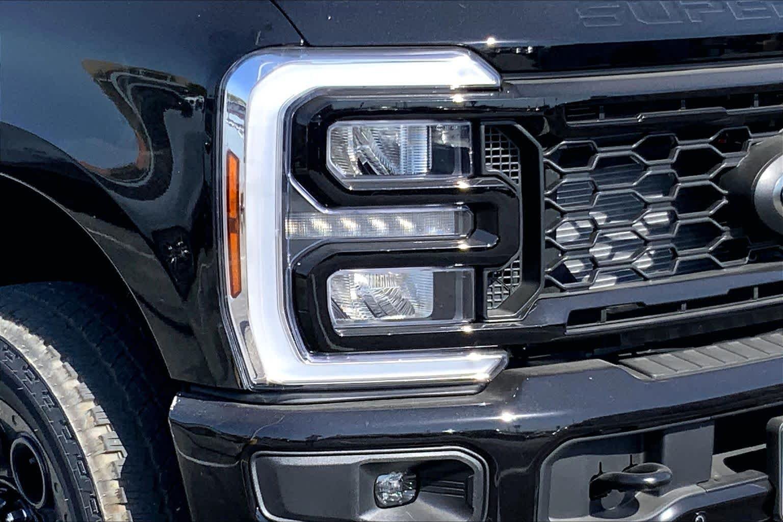 New 2026 Agate Black Metallic Ford F-250® Lariat® image 10