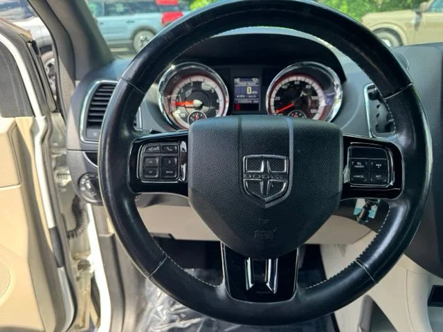 Used 2019 White Dodge SXT image 18