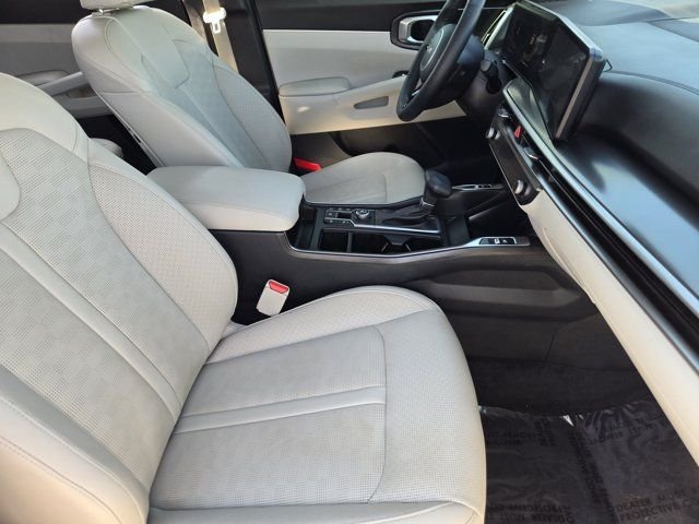 Used 2025 White Pearl Kia EX image 13