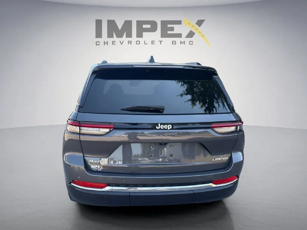 Used 2024 Gray Jeep Limited image 4
