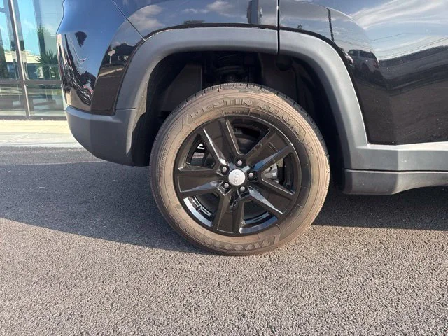 Used 2022 Black Jeep Latitude image 11