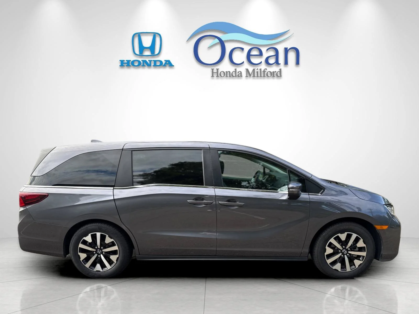 Used 2025 Modern Steel Metallic Honda EX-L image 2