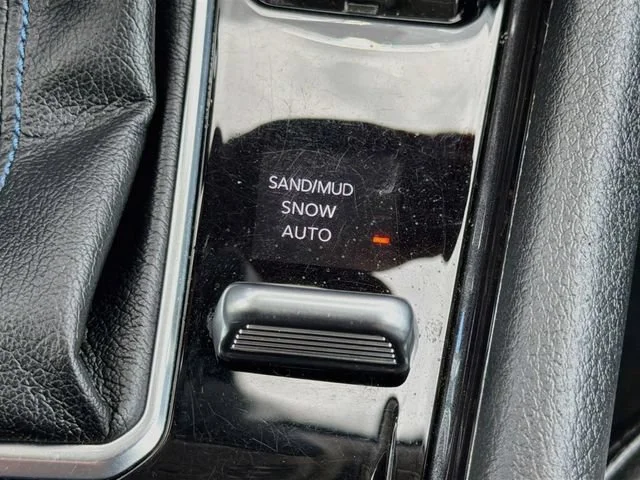 Used 2022 Bright White Clearcoat Jeep Latitude image 27