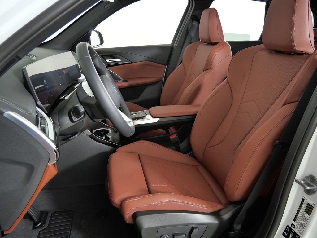 New 2026 Mineral White Metallic BMW xDrive28i image 33