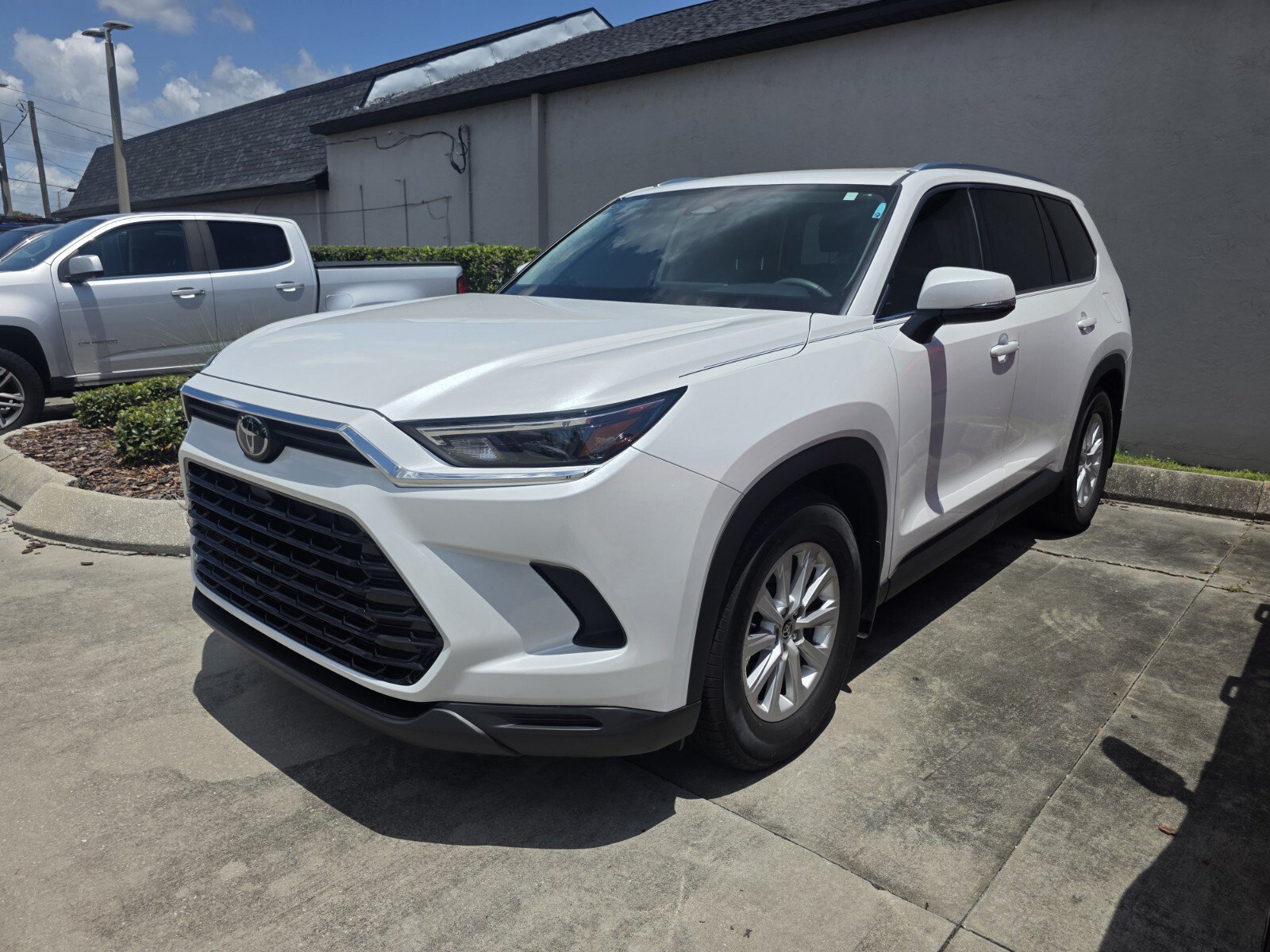 Used 2024 Pearl Toyota XLE image 2