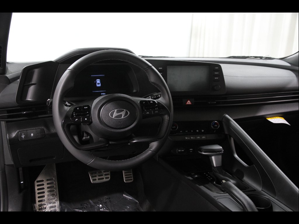 Used 2025 Fluid Metal Metallic Hyundai SEL Sport image 6