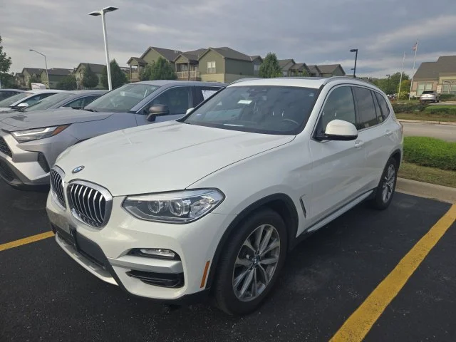 Used 2019 White BMW xDrive30i image 3