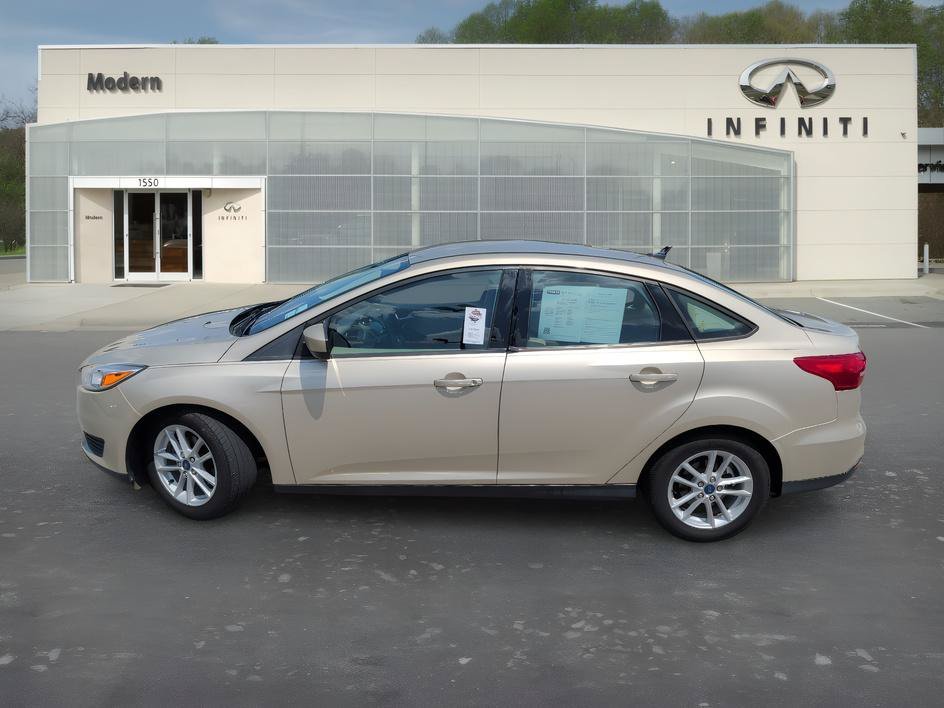 Used 2018 White Gold Metallic Ford SE image 6