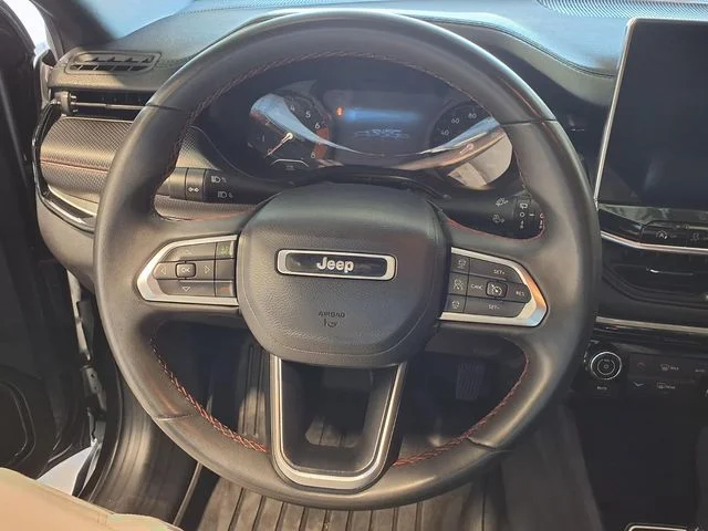Used 2023 Crystal Metallic Jeep Trailhawk image 9