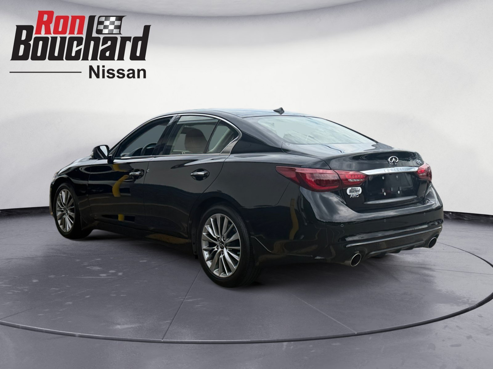 Used 2023 Black Obsidian INFINITI LUXE image 4