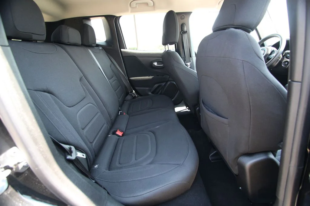 Used 2021 Black Jeep Latitude image 9