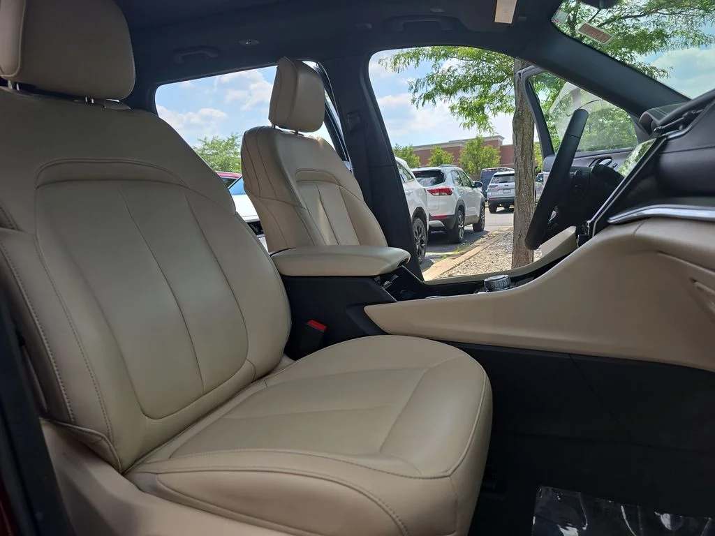Used 2023 Red Jeep Limited image 10