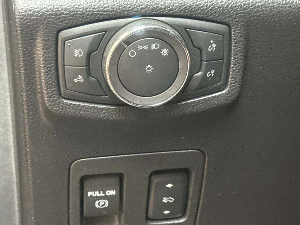 Used 2018 Magma Red Metallic Ford Lariat image 21