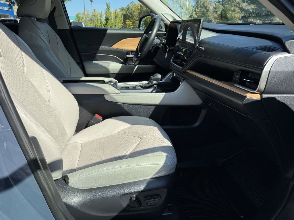 Used 2024 White Toyota Platinum image 15