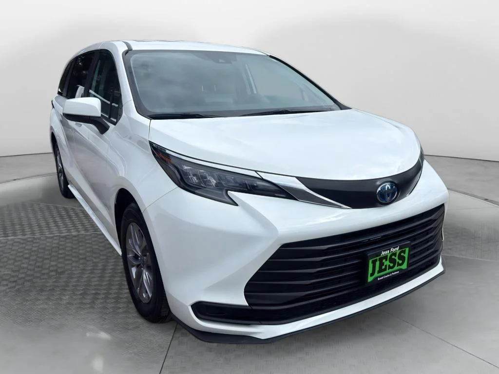 Used 2024 Ice Toyota LE image 3