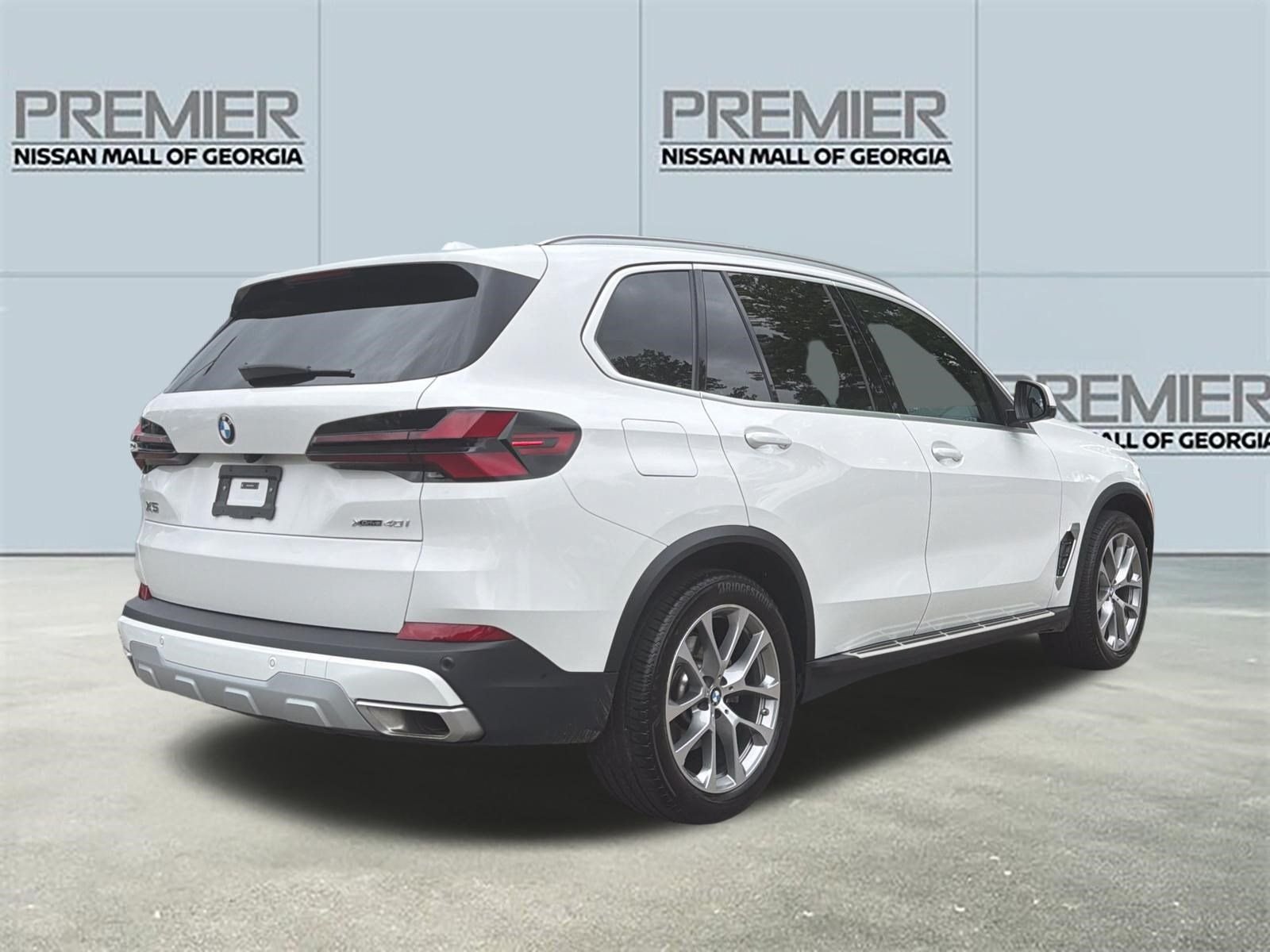 Used 2026 White BMW xDrive40i image 35