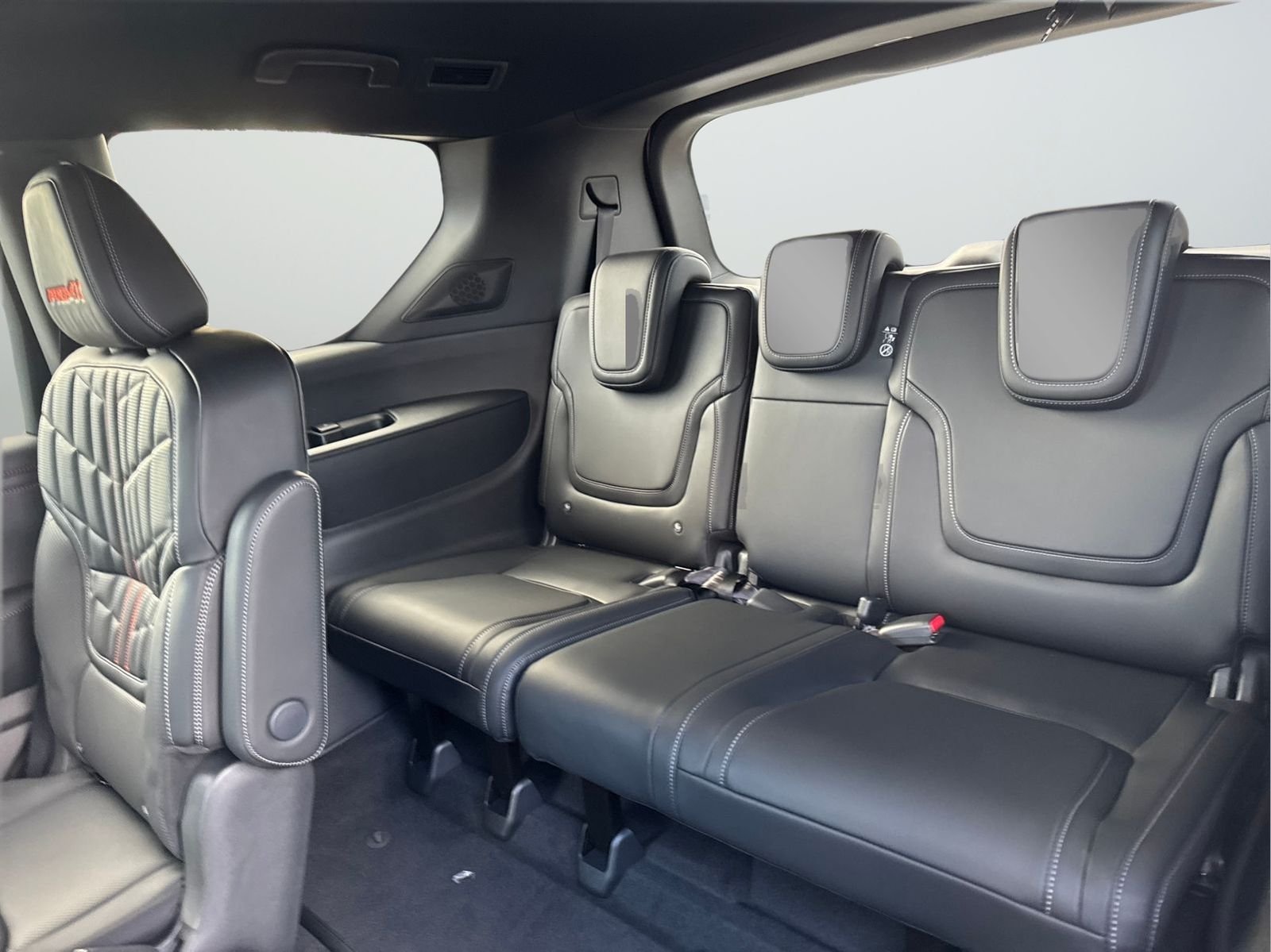 New 2026 White Nissan PRO-4X image 30
