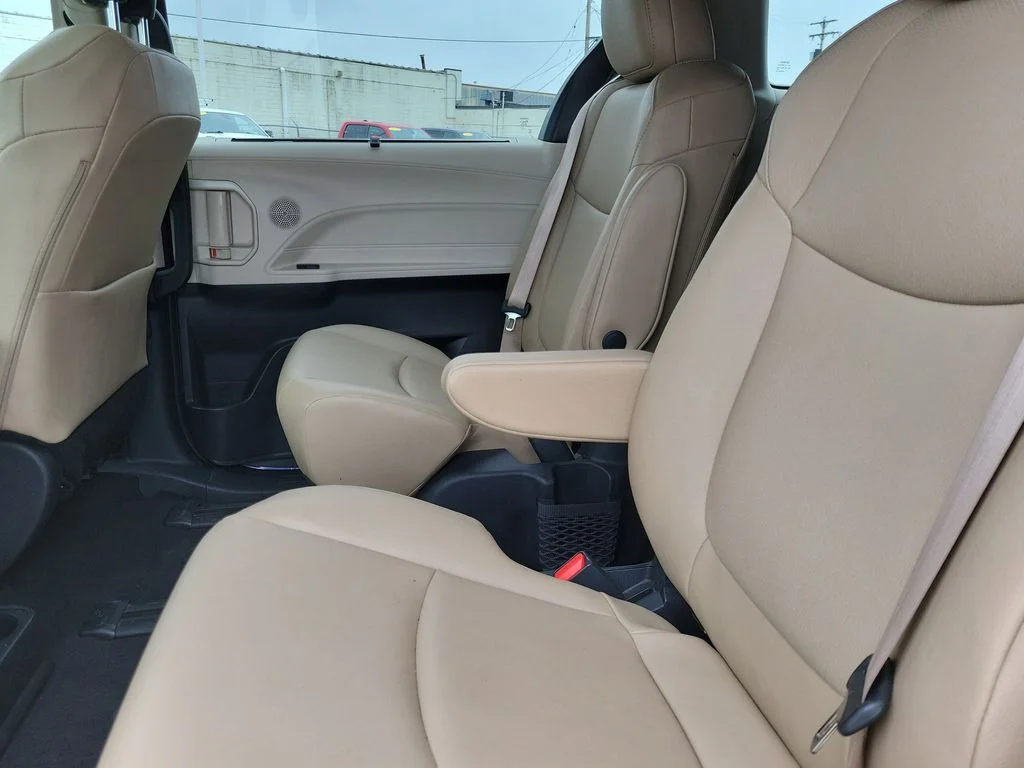 Used 2023  Toyota XLE image 10