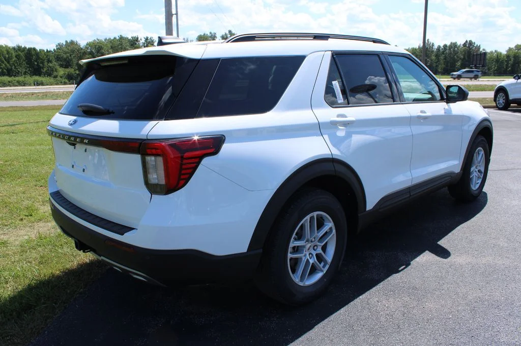 New 2027 White Ford 4DR 4WD ACTIVE image 14