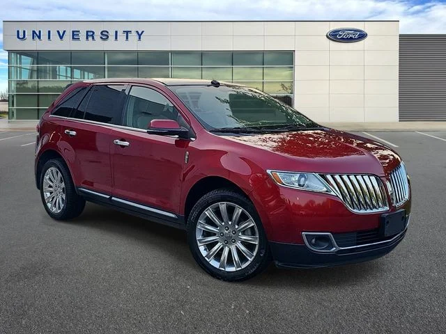 Used 2015 Red Lincoln Base image 1