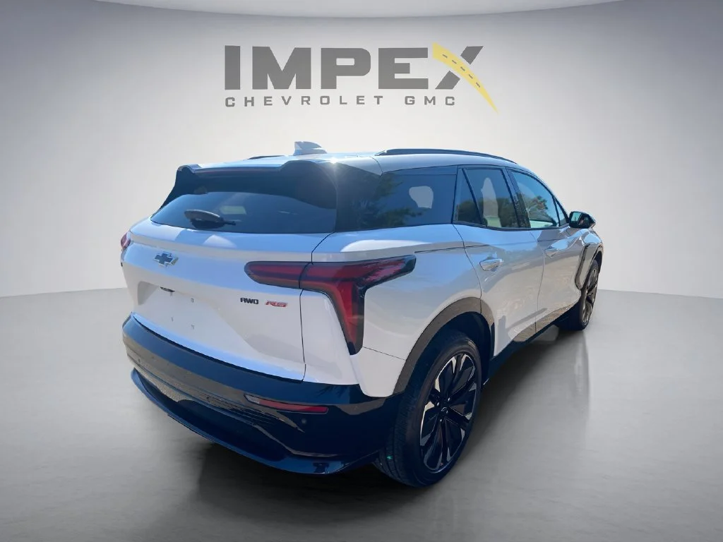 Used 2024 Iridescent Pearl Tricoat Chevrolet RS image 5