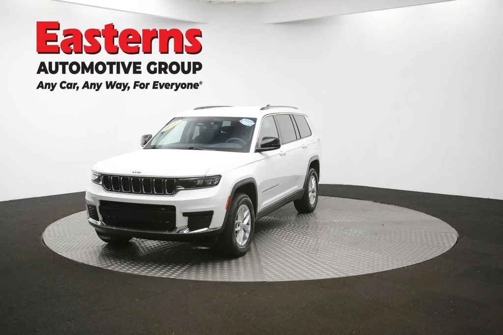 Used 2023 White Jeep Laredo image 55