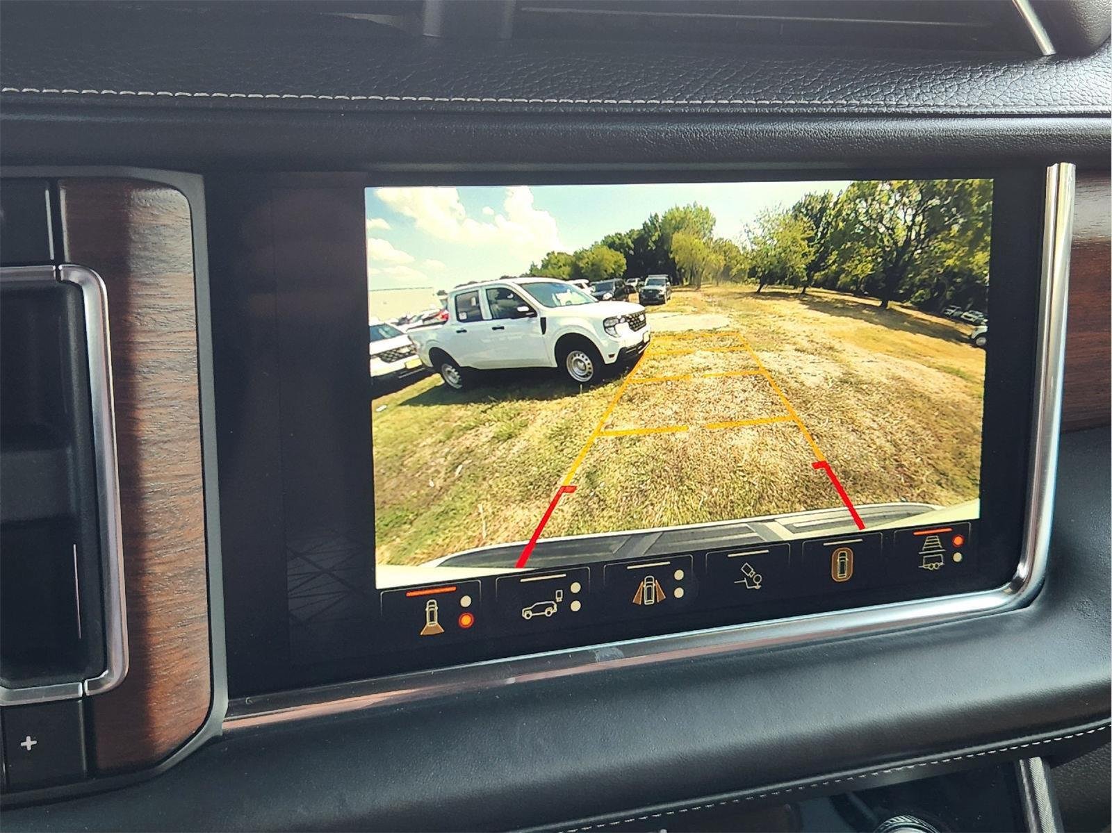 Used 2024 White Frost Tricoat GMC Denali Ultimate image 18