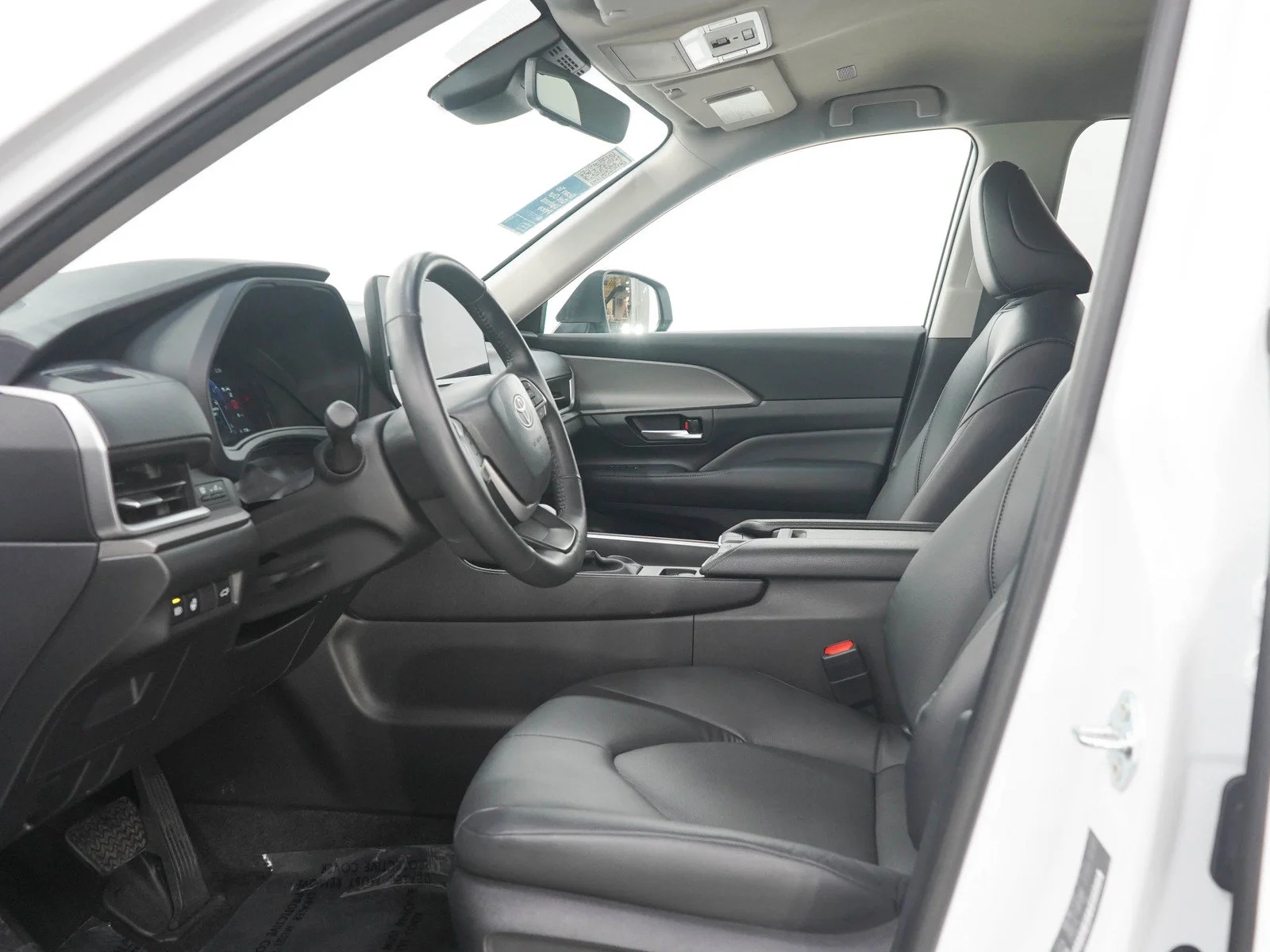 Used 2025  Toyota XLE image 23